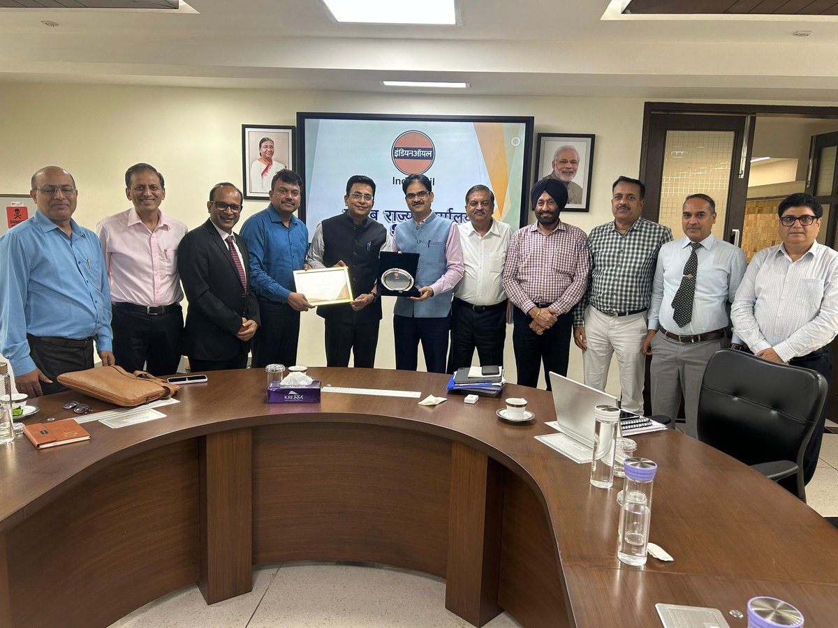 ioclpunjab's tweet photo. Proud moment at @ioclpunjab as ED&amp;SH, Sh Ashutosh Gupta shared Nil Accident at Location &amp; Retail Outlet Award with dedicated team! 🏆👏
A testament to unwavering commitment to Safety, Training and Operational excellence. #TeamIndianOil #SafetyFirst #zeroaccidents
@IndianOilcl https://t.co/werw1OLQYY