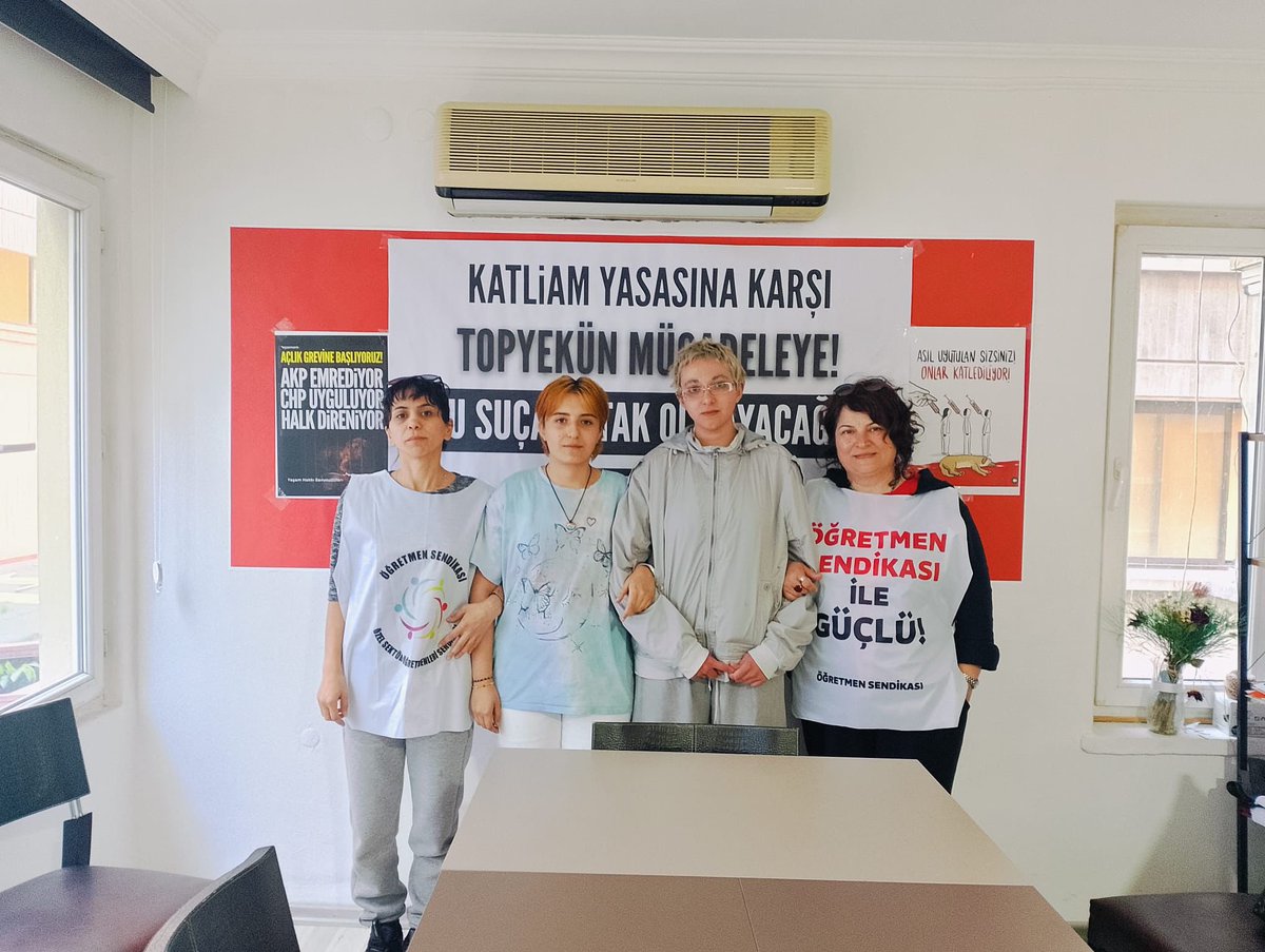 Sokakta yaşayan hayvanların yaşam ve özgürlük haklarını hedef alan katliam yasasına karşı tüm yurtta 1 yıldır devam eden meşru direniş büyüyor.
İstanbul,İzmir, Eskişehir'de başlayan, Ankara'nın da dahil olduğu açlık grevlerini Özel Sektör Öğretmenleri Sendikası olarak ziyaret