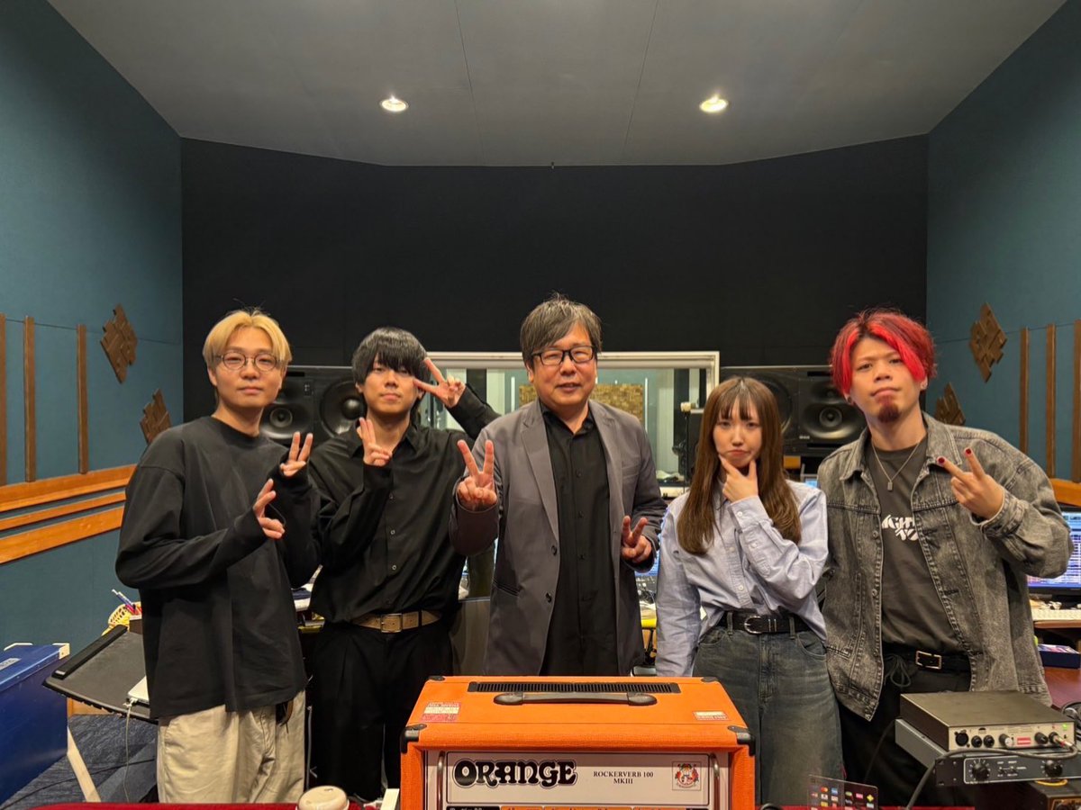 chronorium_'s tweet photo. 泡沫時計 - クロノリウム

Lyrics : ayano.
Music : ayano. &amp; 和也

Vo : ayano.( @aaa_yanoo )
Gt : 和也( @alblue142 )

Sup. Ba : 風人 (fr. ザ・ハウル)
( @Howl_kazeto )
Sup. Dr : Natsuki (fr. LOCAL CONNECT)
( @naaaaatsu18 )

Mix&amp;Mastering : 藤塚雄一
( @fujiyan0908 )

敬称略 https://t.co/RD9MvZ3THm