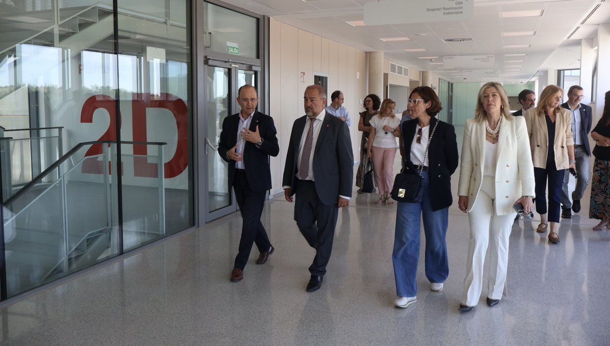 Hospital Universitario de Cuenca (@hospitalunivcu) on Twitter photo 🏥 El rector de la <a href="/uclm_es/">Universidad de Castilla-La Mancha</a> conoce las instalaciones del #NuevoHospitalCuenca y los espacios
destinados a los alumnos de #IngenieríaBiomédica.
✅ Ha visitado el área de Docencia del nuevo complejo en donde se impartirán las clases.
+info: bit.ly/3HgoZh2 🏥 El rector de la <a href="/uclm_es/">Universidad de Castilla-La Mancha</a> conoce las instalaciones del #NuevoHospitalCuenca y los espacios
destinados a los alumnos de #IngenieríaBiomédica.
✅ Ha visitado el área de Docencia del nuevo complejo en donde se impartirán las clases.
+info: bit.ly/3HgoZh2