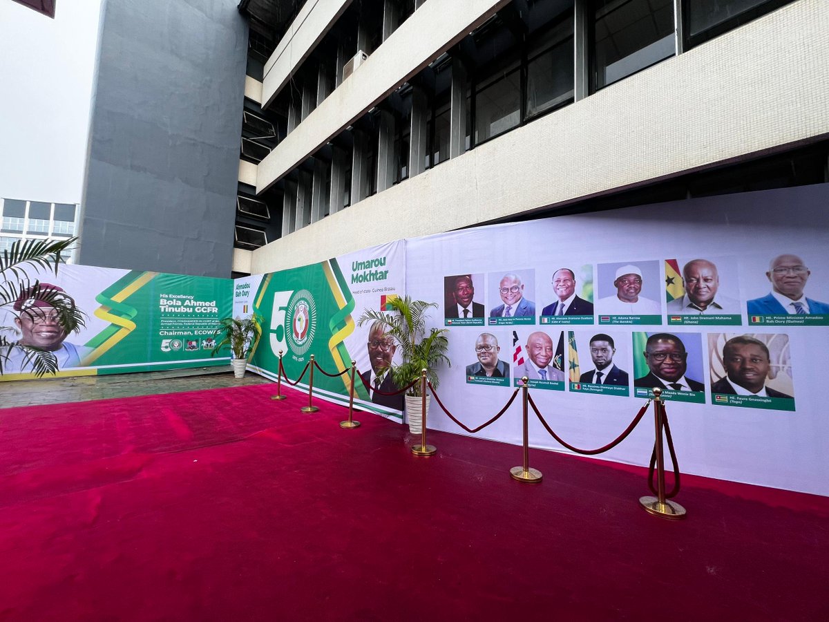 C'est 50 ans aujourd'hui...
Le traité de la CEDEAO a été signé pour unir l'Afrique de l'Ouest dans la paix, le progrès et l'intégration régionale.
Aujourd'hui, nous retournons sur ce historique à Lagos pour la cérémonie de reconstitution de la CEDEAO à 50 ans.