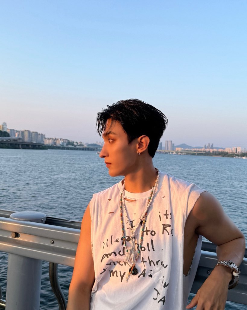 sseokism's tweet image. WHAT THE FUCK IS THIS LOVESTAGRAM