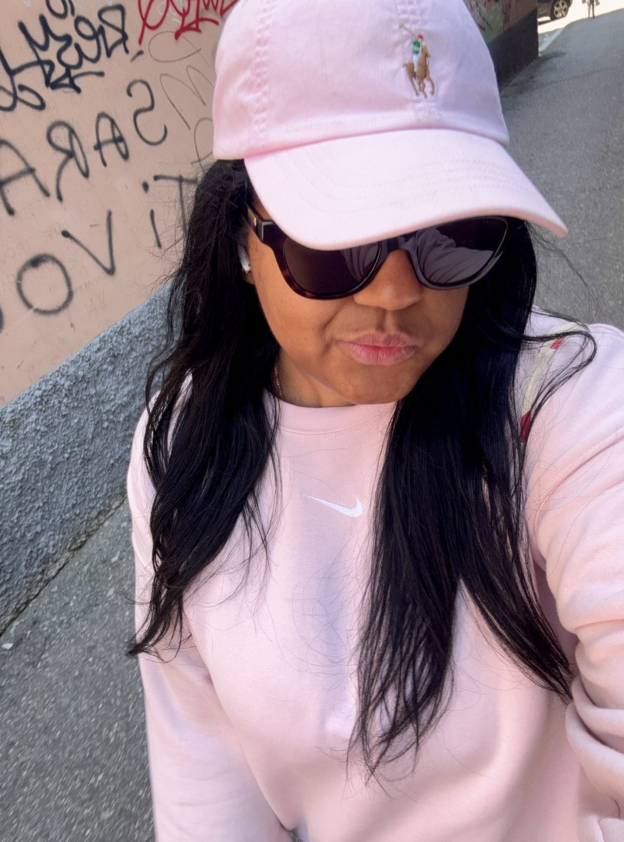 🌷quando mi sveglio nervosa mi vesto di rosa.🌷
