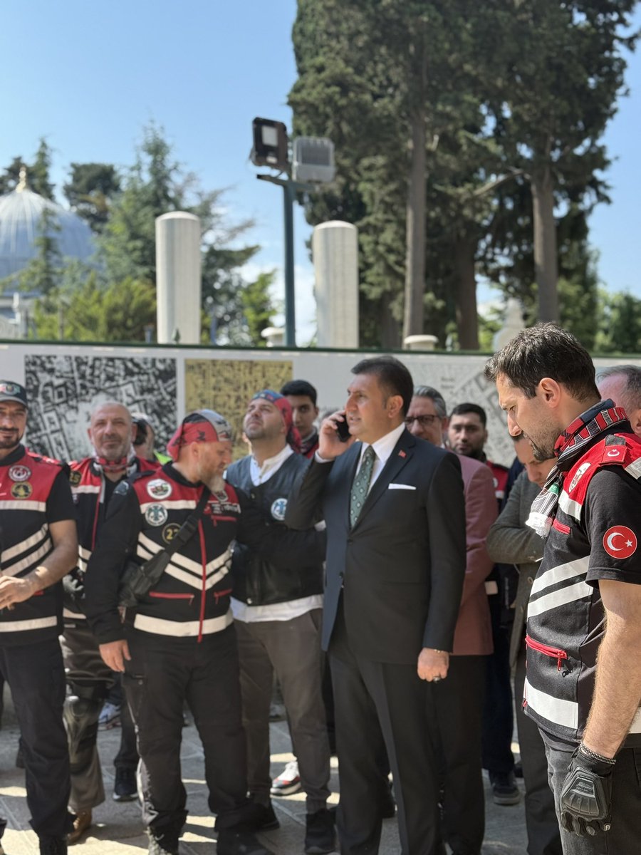 osmanlimoto's tweet photo. @istanbulilmem öncülüğünde tertiplenen “Fethin İzinden Motosiklet ve Bisiklet Turu”na demir atlarımızla destek verdik. 🇹🇷

Fatih Sultan Mehmet Han’ın kabri başında dualarla yola çıktık. Fethin sembolü Ayasofya Camii önünde sürüşümüzü nihayete erdirdik. 🇹🇷

#istanbul #fethinizinde https://t.co/ATuo4DPFpu