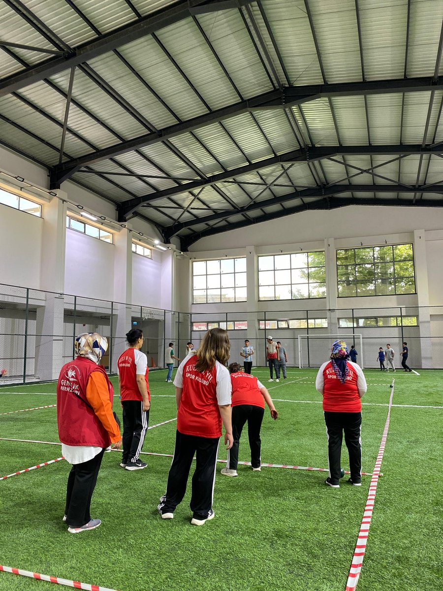 GSB_KulaGM's tweet photo. Bugün bocce sahasında çok özel misafirlerimiz vardı!
Özel bireylerle birlikte hem eğlendik hem de sporun birleştirici gücünü bir kez daha hissettik.
Gülen yüzler, güzel anılar… Hep birlikte harika bir etkinliğe imza attık! 💙
#GSBKulaGençlikMerkezi 
#Bocce
#manisagençlik https://t.co/R4lXW1Bxyy