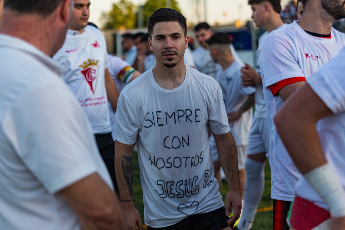 Nadie se va si es recordado.

🫶🏼 Víctor, nuestro querido amigo, cuánto estarás disfrutando de tu equipo. Nunca te olvidaremos.

🫂 Jesús, ex jugador de nuestros compañeros del CD Montemayor, vaya amigo tienes, ¡que orgullo, Kun!