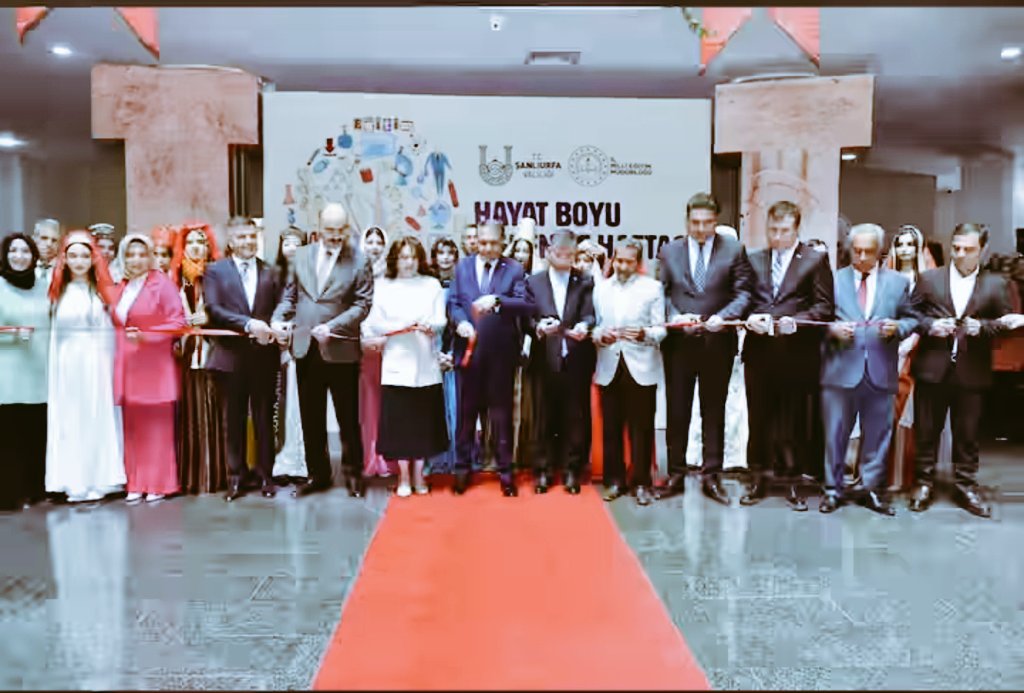 HalkHarran's tweet photo. @sanliurfavaliliginin himayeleri ve İl Milli Eğitim Müdürlüğü koordinesinde açılışını Valimiz Sayın @hasansildak ve Milletvekilimiz Sn. @malicevheri_ Şanlıurfa B.Şehir Belediye Başkan Vekili Sn @saitagann İl Müdürümüz Sn @ASultanoglu63 katıldığı Hayat Boyu Öğrenme Haftası açıldı https://t.co/iQaFdRyDcF