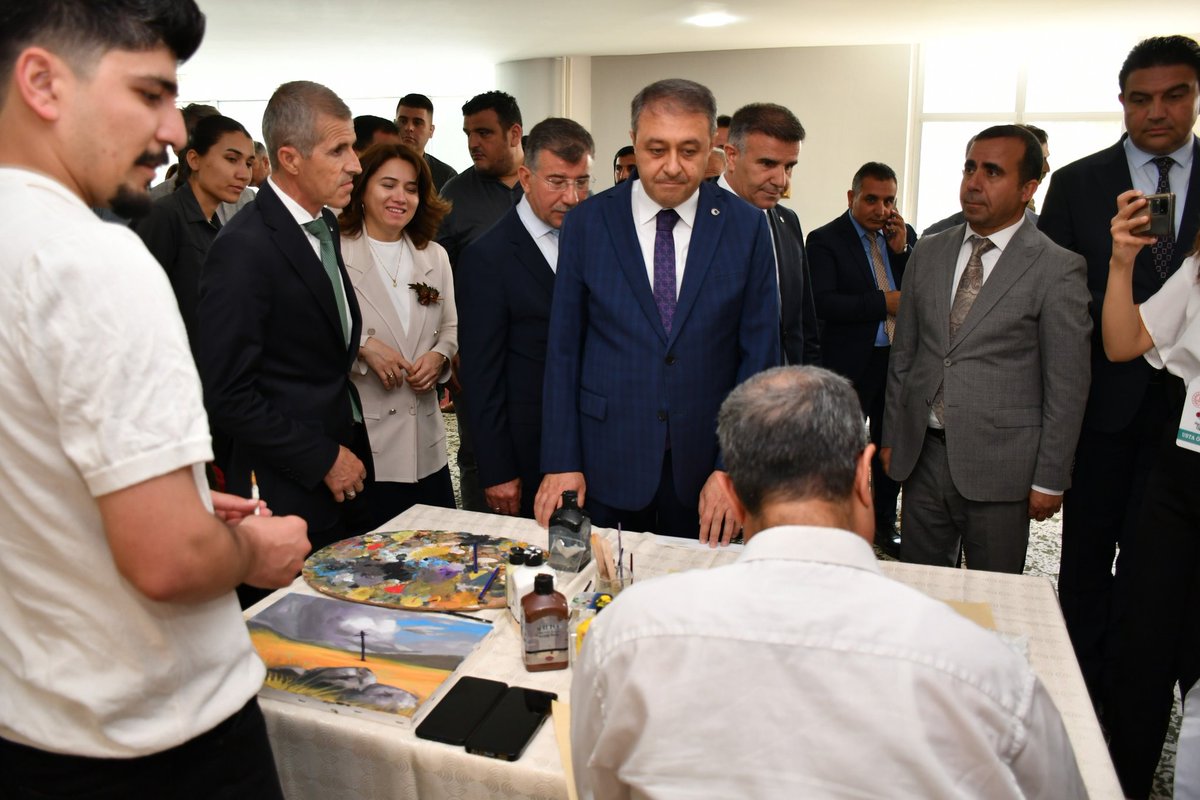 HalkHarran's tweet photo. @sanliurfavaliliginin himayeleri ve İl Milli Eğitim Müdürlüğü koordinesinde açılışını Valimiz Sayın @hasansildak ve Milletvekilimiz Sn. @malicevheri_ Şanlıurfa B.Şehir Belediye Başkan Vekili Sn @saitagann İl Müdürümüz Sn @ASultanoglu63 katıldığı Hayat Boyu Öğrenme Haftası açıldı https://t.co/iQaFdRyDcF