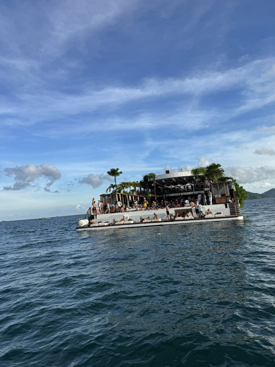 chilly673's tweet image. Day party 🇹🇭