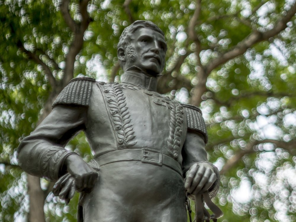 Conmemora el natalicio de Jacinto Lara, nacido el 28 de mayo de 1778, prócer de la independencia venezolana. Su valentía y liderazgo en batallas clave como Carabobo dejaron un legado imborrable...

Leer Artículo: curiosoteatro.com/2025/05/jacint…

#arte #cultura #educación