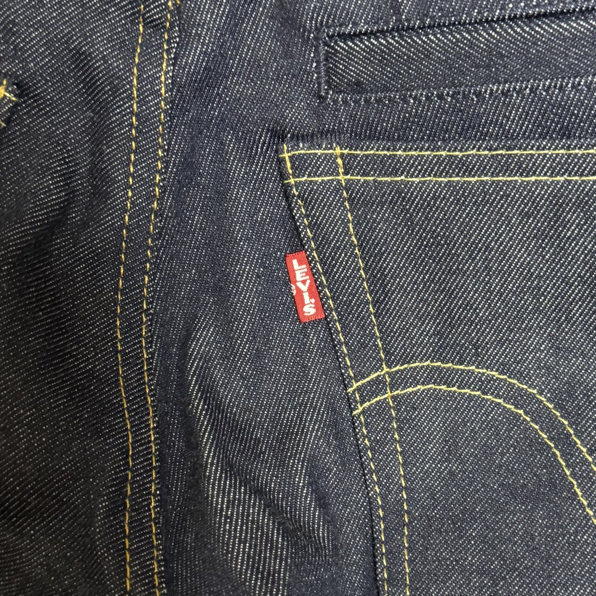 試着した時は気にならなかったから新品出してくれたんだろうけど 