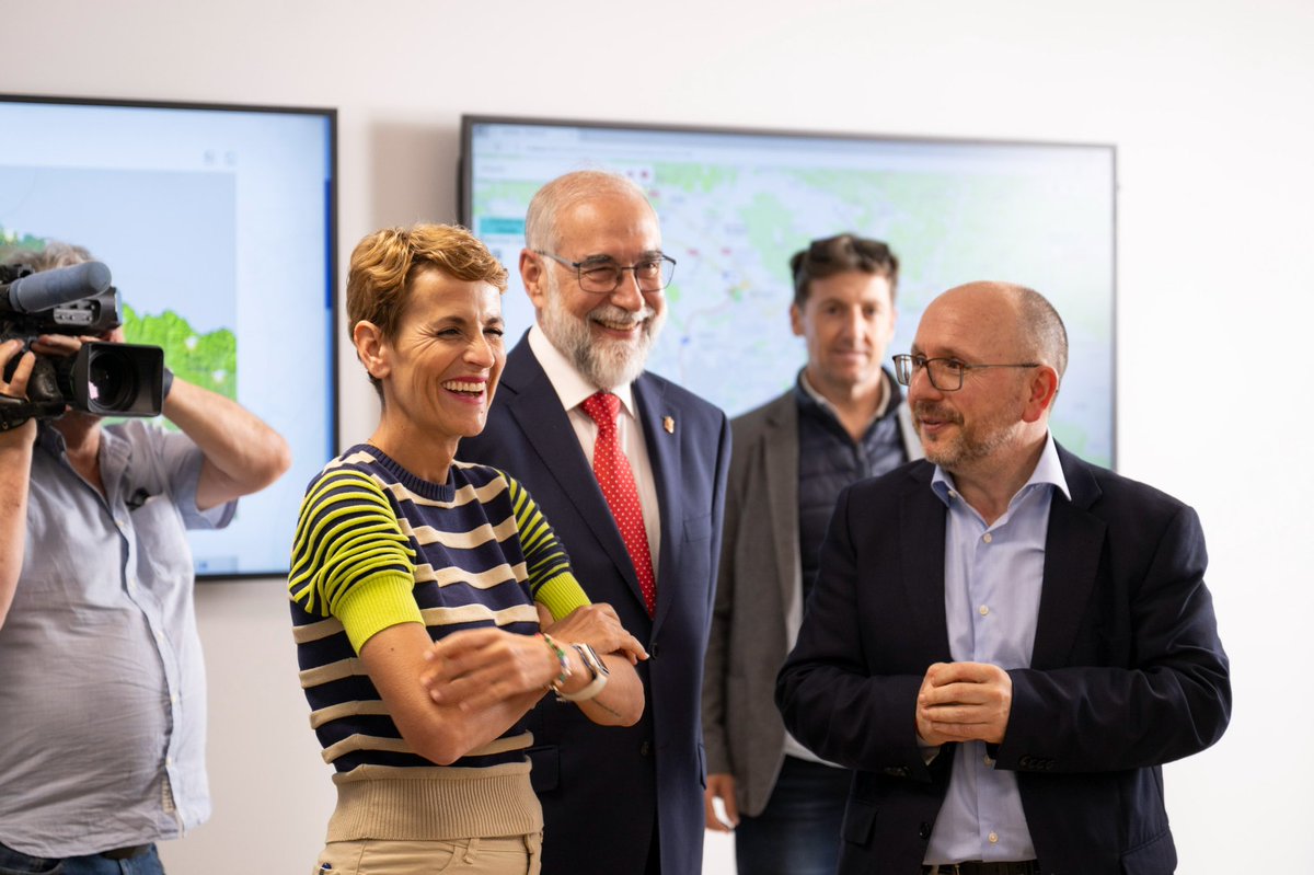 Con BIDEAN, reforzamos una atención sanitaria más cercana y accesible. Un transporte que prioriza las necesidades del paciente.

La nueva sociedad pública de transporte sanitario, que comenzará su actividad este sábado, cuenta con 432 profesionales y una flota de 110 ambulancias.