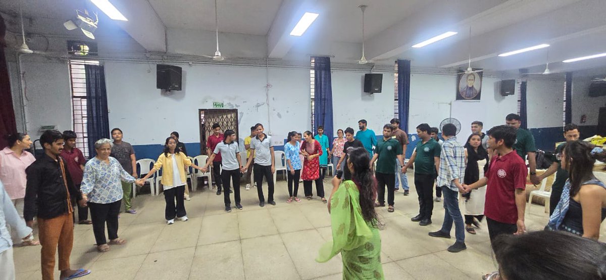 An #inclusive #community #dance session at Gandhi Hall brought together students, staff, volunteers &amp; locals—led by Shubham Srivastav, founder of MoveVent Project.

No steps, no rules—just joyful, free movement to connect &amp; express.

#community #love #support #art #dancetherapy