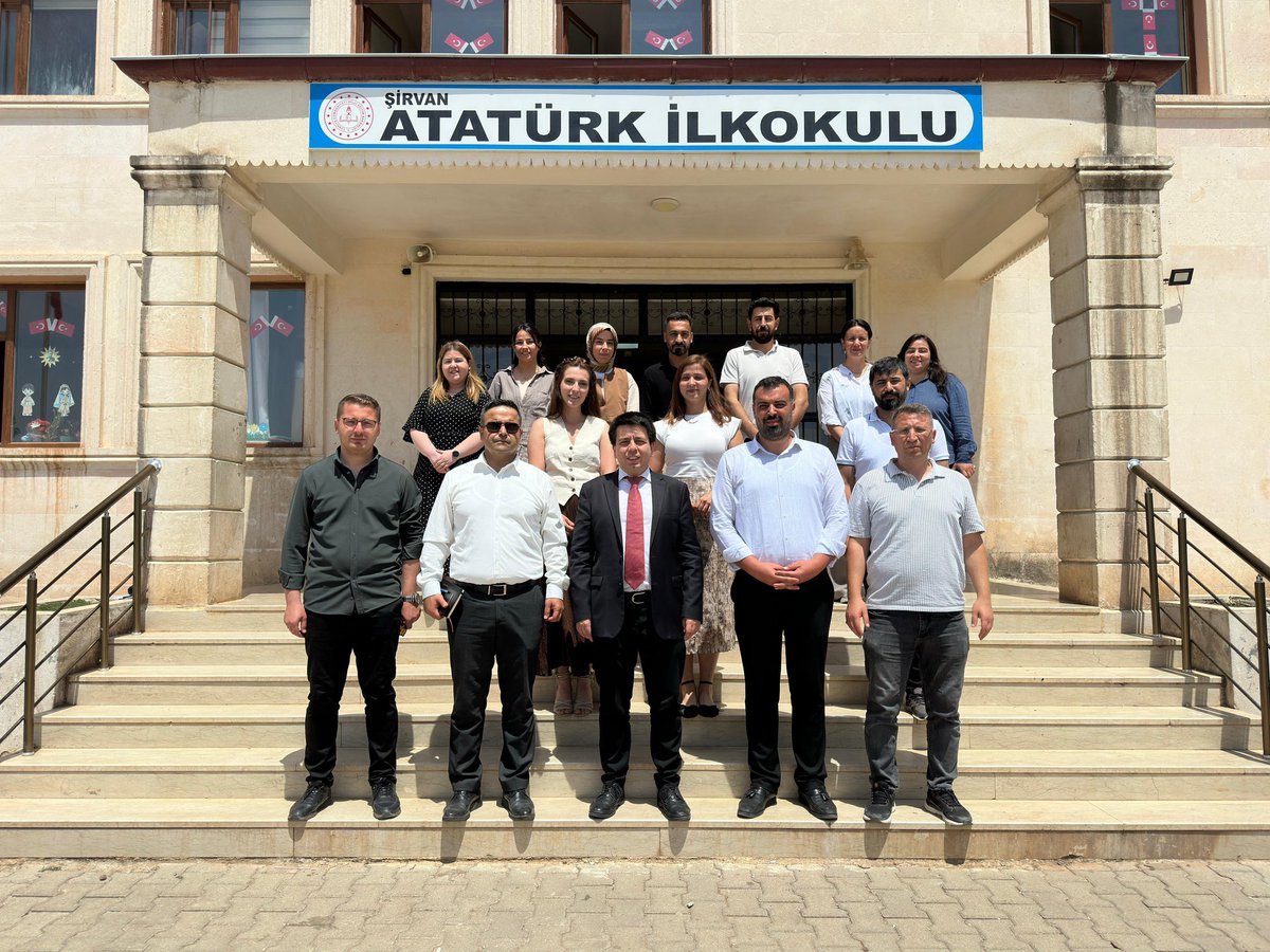 ŞİRVAN KAYMAKAMLIĞI (@sirvankymkmligi) on Twitter photo Kaymakamımız Sn. <a href="/aaaltintass/">Ahmet Ali Altıntaş</a> , Atatürk İlkokulun’da düzenlenen okuma Bayramı etkinliğinde öğrencilerimiz ve öğretmenlerimiz ile bir araya gelerek öğrencilerimizin ilk okuma heyecanına ortak oldu. Kaymakamımız Sn. <a href="/aaaltintass/">Ahmet Ali Altıntaş</a> , Atatürk İlkokulun’da düzenlenen okuma Bayramı etkinliğinde öğrencilerimiz ve öğretmenlerimiz ile bir araya gelerek öğrencilerimizin ilk okuma heyecanına ortak oldu.