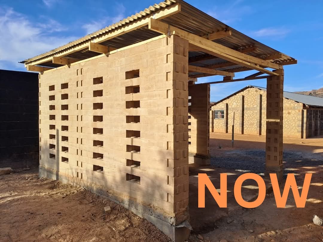 riseint_org's tweet photo. Did you know? 🌍
Motimposo Primary School now has a sustainable kitchen built with eco-friendly ICEBs! 🧱💚
🍽️ Serves 1400+ learners daily
👷♀️ Built with local + international collaboration
🌱 Powered by community & sustainable design
#ICEB #Education #Lesotho #Impact https://t.co/pleWs4Vcyy