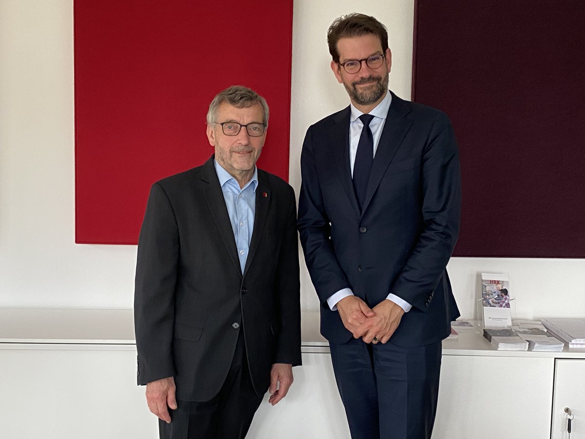 Hochschulrektorenkonferenz (HRK) (@hrk_aktuell) on Twitter photo HRK-Präsident Walter Rosenthal & der Präsident der niederländischen Rektorenkonferenz (<a href="/tweetsunl/">Universiteiten van Nederland</a>), <a href="/CasparvdBerg/">Caspar van den Berg</a>, haben sich in Berlin intensiv über die für #Hochschulen drängenden Themen ausgetauscht: #Hochschulfinanzierung, #Internationalisierung, #Wissenschaftsfeindlichkeit. HRK-Präsident Walter Rosenthal & der Präsident der niederländischen Rektorenkonferenz (<a href="/tweetsunl/">Universiteiten van Nederland</a>), <a href="/CasparvdBerg/">Caspar van den Berg</a>, haben sich in Berlin intensiv über die für #Hochschulen drängenden Themen ausgetauscht: #Hochschulfinanzierung, #Internationalisierung, #Wissenschaftsfeindlichkeit.