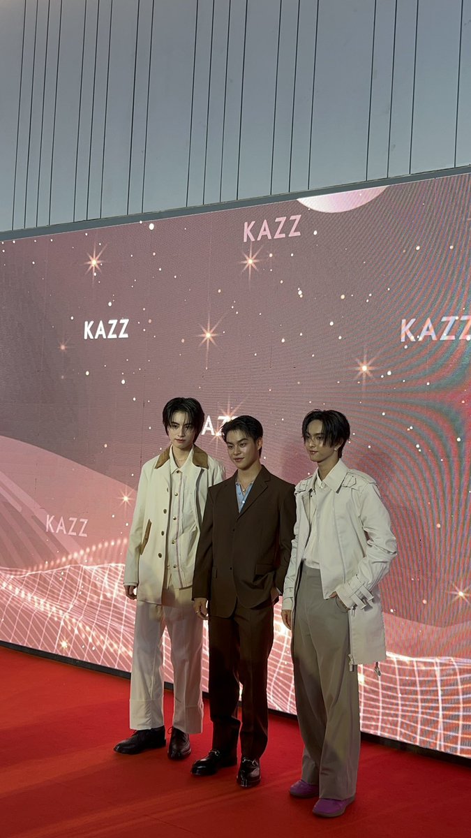 LINETODAYPOP's tweet photo. กริ้ดดดด!!!! น้องๆๆวงBUS ✨มาแจกกความหล่อ น่ารัก สดใส ให้ทุกคนแล้ว 😍🫶🏻🥰💗#BUSbecauseofyouishine #copperdechawat
#markris
#AAashirakorn
#KAZZAWARDS2025 #LINETODAYPOP #LINETODAY #มากกว่าทุกเทรนด์ป็อป https://t.co/qBCfSND3Xe