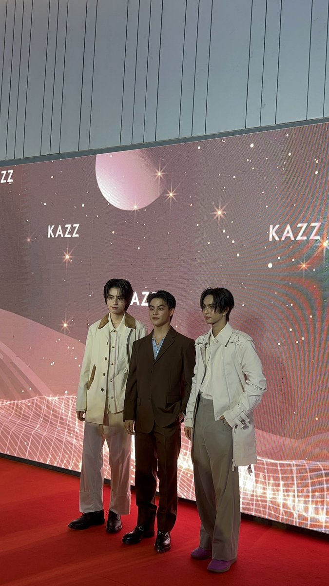 LINETODAYPOP's tweet photo. กริ้ดดดด!!!! น้องๆๆวงBUS ✨มาแจกกความหล่อ น่ารัก สดใส ให้ทุกคนแล้ว 😍🫶🏻🥰💗#BUSbecauseofyouishine #copperdechawat
#markris
#AAashirakorn
#KAZZAWARDS2025 #LINETODAYPOP #LINETODAY #มากกว่าทุกเทรนด์ป็อป https://t.co/qBCfSND3Xe
