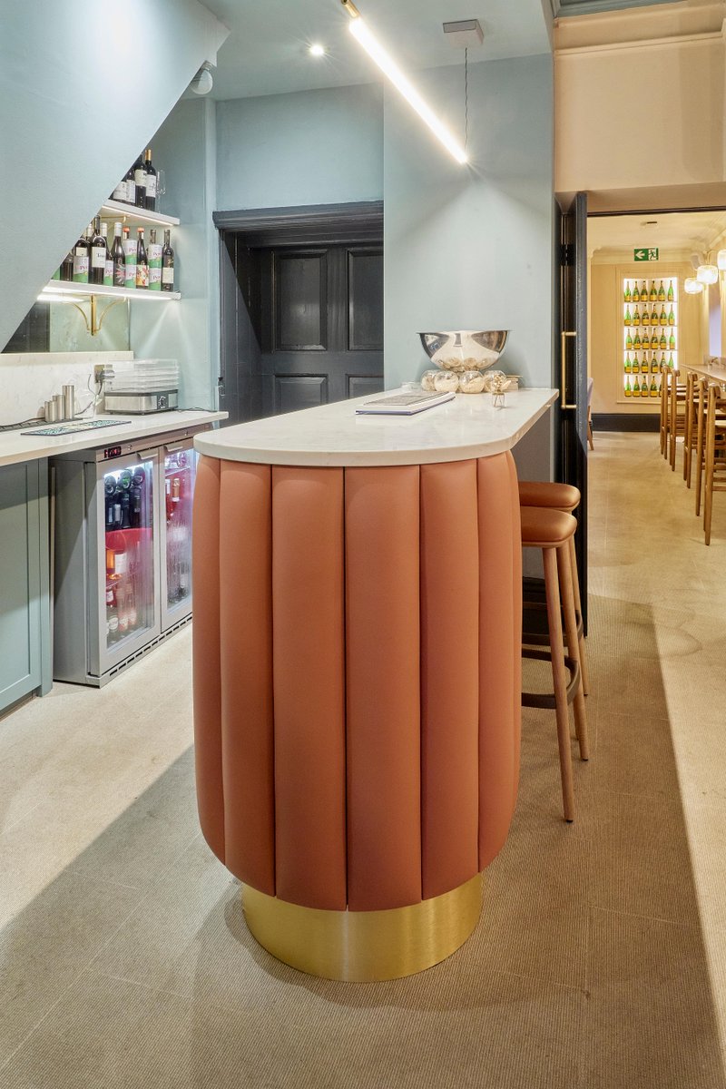 CRLstone's tweet photo. CRL Quartz Verona was chosen for the second bar at Don Paddy's. Its marble-effect finish, with warm brown veins flowing through the material, provided a softer, more refined contrast to the Cristallo Platino, adding warmth and character throughout the space.
#marblequartz #bartop https://t.co/8fxjvWFs3l