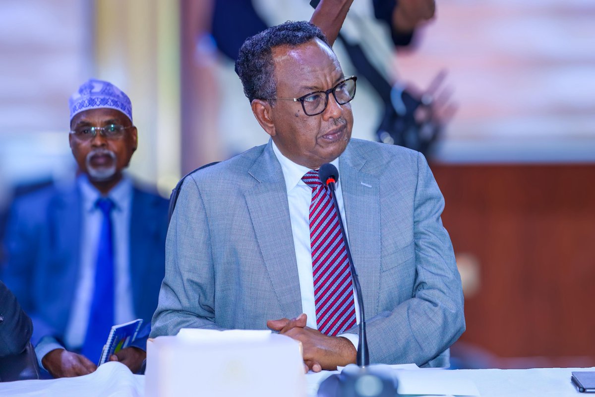 SMSSomaliTV1's tweet image. #Former PM Abdi Farah Shirdoon Joins Political Conference in #Mogadishu

#Presidential candidate and former #Prime Minister Abdi Farah Shirdoon (Saa'id) took part in a political #conference in #Mogadishu attended by former officials.

 The #meeting focuses on restoring inclusive
