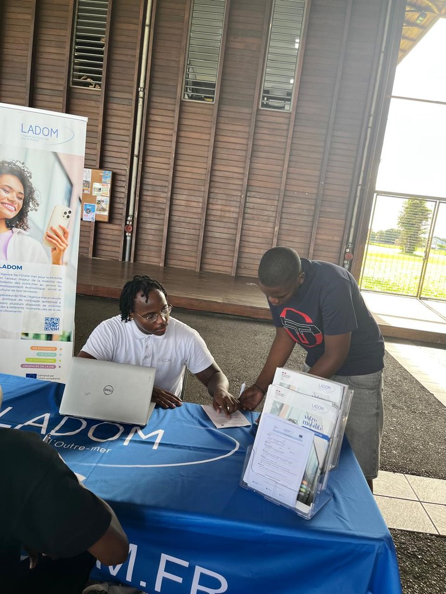 LadomOfficiel's tweet image. 📸Retour en images sur une semaine riche pour #LADOM #Guyane : remise des billets pour Malte aux 27 étudiants du CFA CCIG, présence au festival "Unique" avec @FranceTravail, et déplacement à Cacao &amp;amp; à la maison France service de Régina autour de la #mobilité et de l’inclusion.