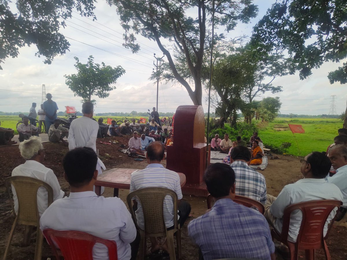 পাণ্ডুয়া এরিয়া কমিটির উদ্যোগে আজ ২৮শে মে ২০২৫ বুধবার সকাল ৮টায় ইলছোবাস্থিত নির্দিষ্ট স্থলে এরিয়া কমিটির উদ্যোগে শহীদ কমঃ নির্ঝর ব্যানার্জী স্মরণে ৫৫তম স্মরণ সভা  অনুষ্ঠিত হয়