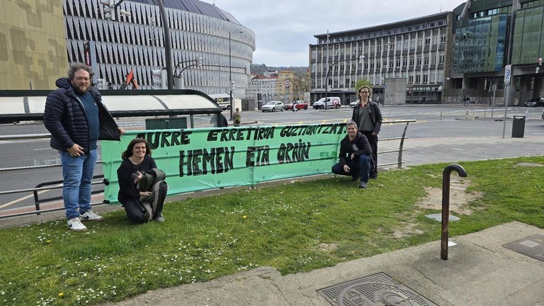 ✊ <a href="/EITBofiziala/">EITB</a>|ko zuzendaritzak puntuz-puntu onartu du erretiro partzialeko ELAren planteamendua!

✅ Premiazkoa da pausoak ematen hastea, errelebo kontratuaren araudia apirilak 1ean sartu eta bi hileko atzerapena duelako.

#EmanBostekoaGaraipenari

🔗 labur.eus/euj6irhr