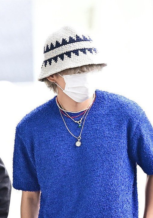 extraRYce's tweet photo. commissioned this from @squi_hobi back in 2023 and we decided to exchange in person but life happened and we only got to meet today (finally!!!) LOOK AT MY TAEHYUNG INSPIRED CROCHET BUCKET HAT ๐ฅน https://t.co/e2ILndIqvs