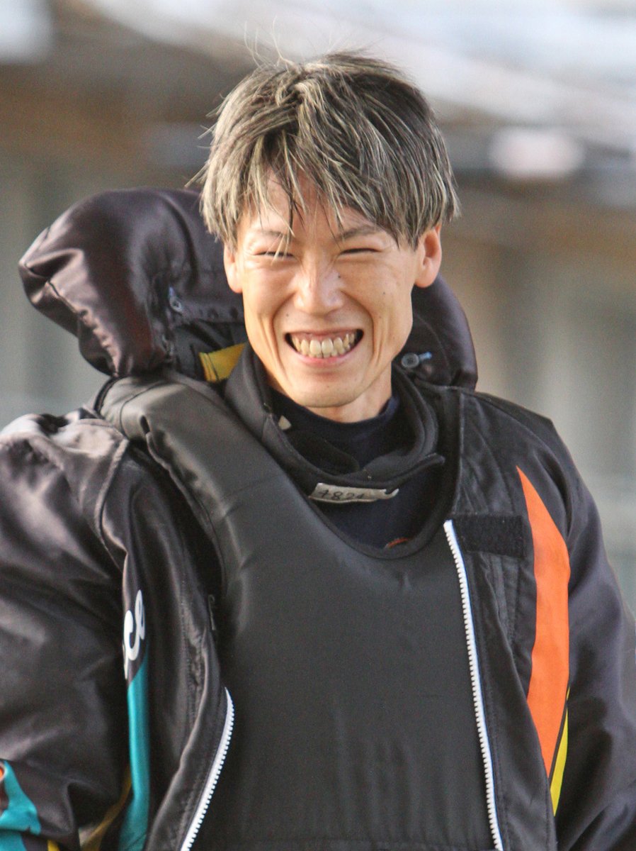 daily_boatrace's tweet photo. #ボートレース多摩川 #ボートレース 
#デイリースポーツ #第６１回日刊スポーツ賞 #久田敏之 #松井洪弥

　　　　第６１回日刊スポーツ賞　４日目

　準優３レースが終わり、優勝戦の６人が決まりました。

１号艇・久田敏之（左）　２号艇・松井洪弥 https://t.co/waoF1CPdLY