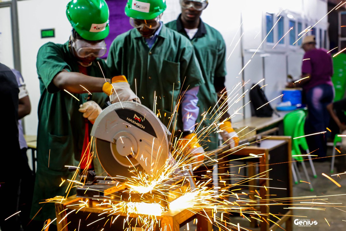 CIC_Makerspace's tweet photo. The geniuses from @lautechofficial  received advanced engineering skills training, preparing them to solve Nigeria's biggest engineering problems.

@ACTFoundation_ 
@autodesk 
@AEC_Africa 

#NigerianGenius
#Engineering 
#Innovation 
#E4I https://t.co/wVaYIf7mYf