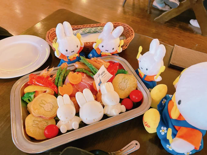 #見た人は食べ物と写ったぬい写真をアップする 