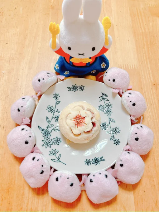 #見た人は食べ物と写ったぬい写真をアップする 