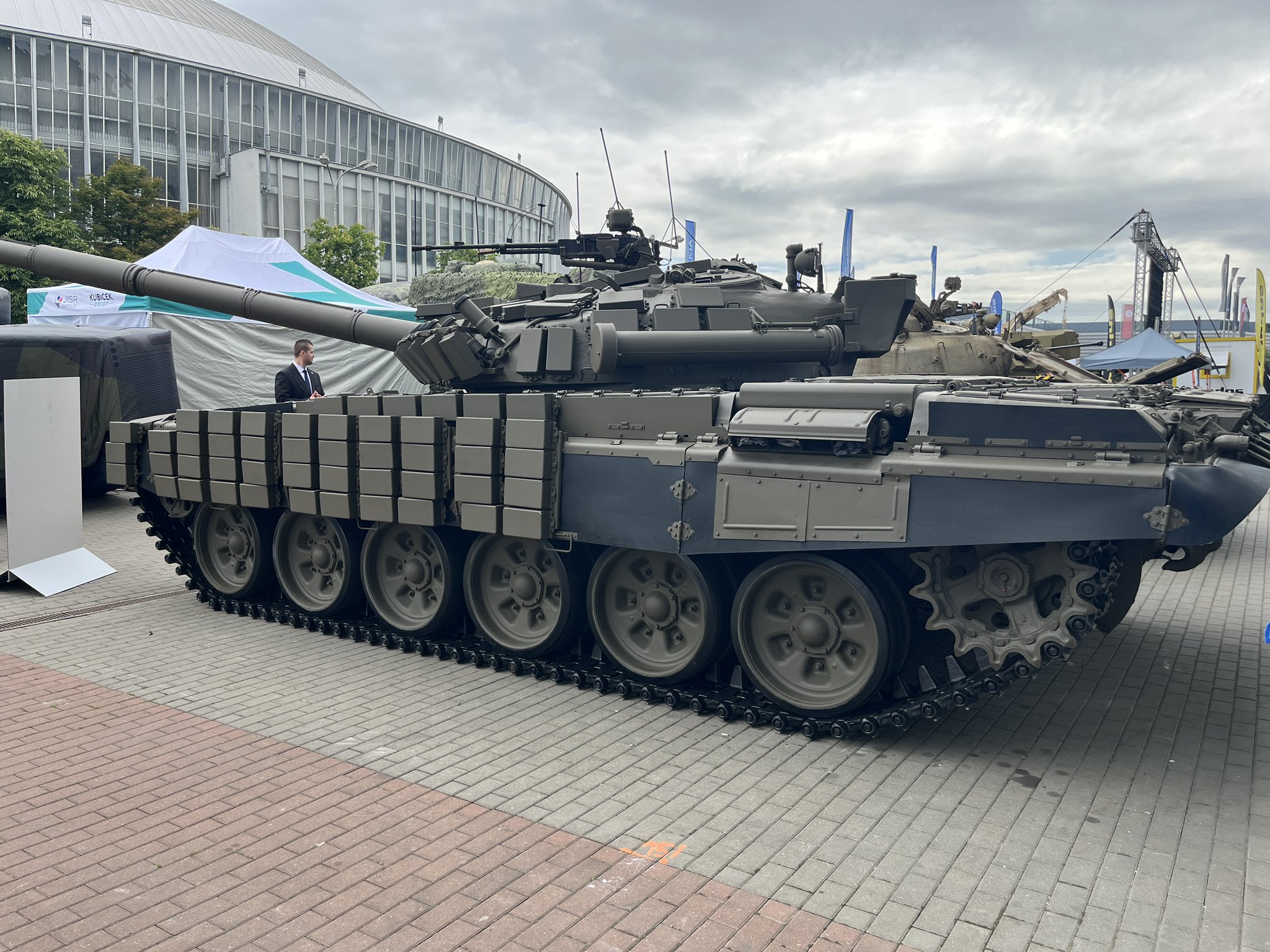 IDET 2025年捷克國際軍警&防務展:捷克STV集團展出 Defensehere on X: "Czech defense company STV Group is showcasing the before-and-after of a modernized tank model at the #IDET2025 defense industry fair, which opened today in the Czech Republic. https://t.co/ijtQhs2vlB" /