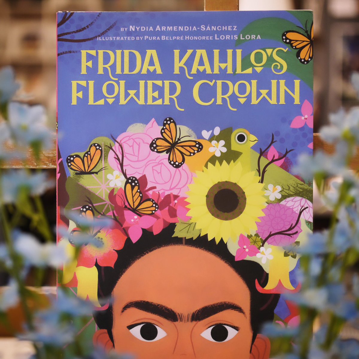 #🌻

코요테의 땅
생명의 씨앗

그녀의
손끝에서

꽃
프리다
피어나다

#FridaKahlosFlowerCrown #AbramsBooks #NydiaArmendiaSánchez #LorisLora #PuraBelpréHonoree