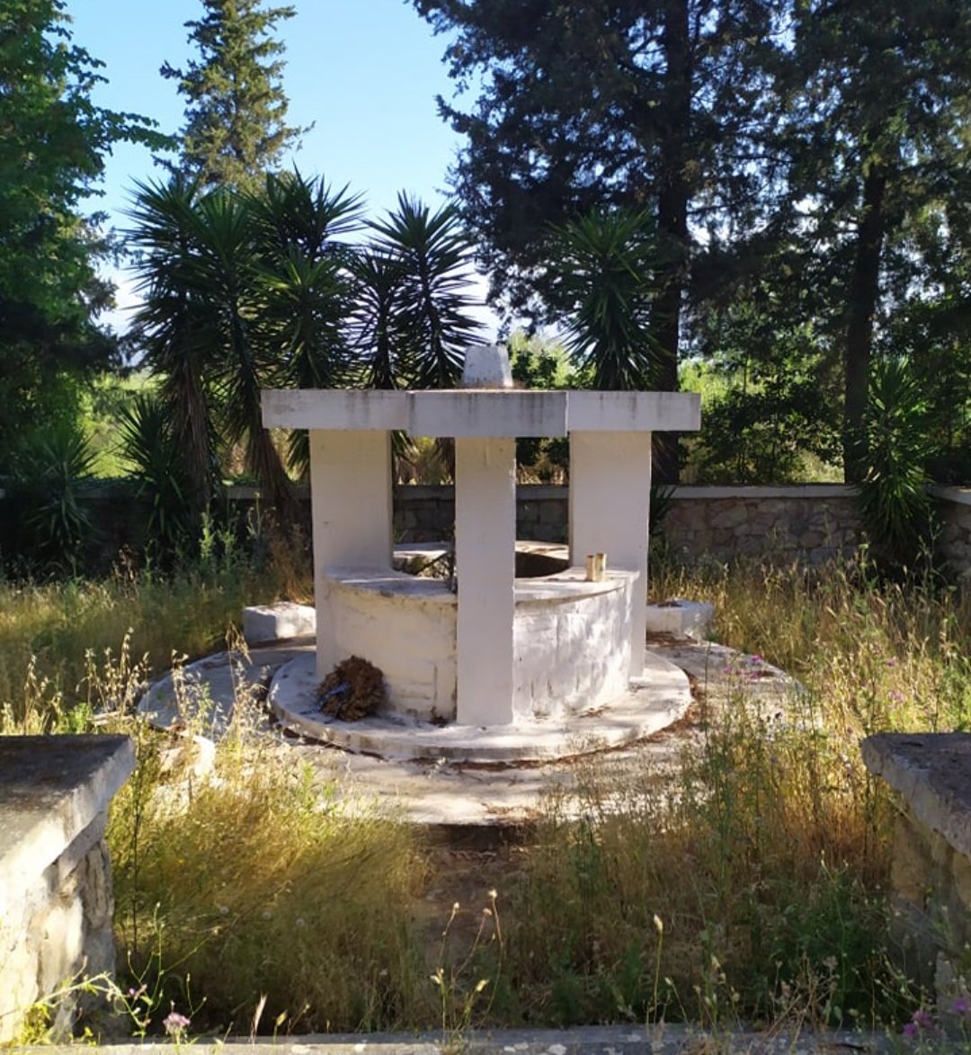 aisa_pera's tweet photo. Λογικό να μην  πιάνει σήμα. 
Πάρε το 0 https://t.co/l1IKSi3CH9