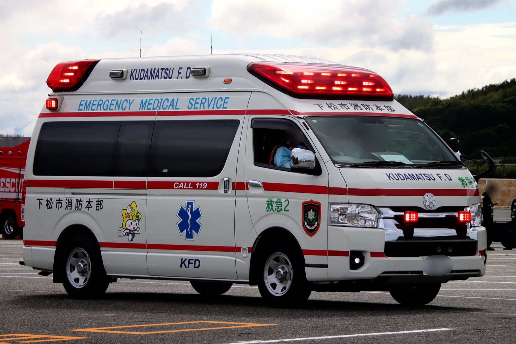 山口)下松市より 車椅子(赤白チェック) BIZHA16H