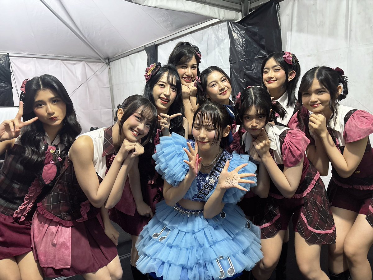 スマランで、#JKT48 の皆さんとお写真撮って頂きました✧︎*。インドネシアでご一緒できて嬉しかったです🇮🇩໒꒱♡ 

豪華すぎる、、！また会えますように🍀*゜

Aku harap kita bertemu lagi♡♡♡