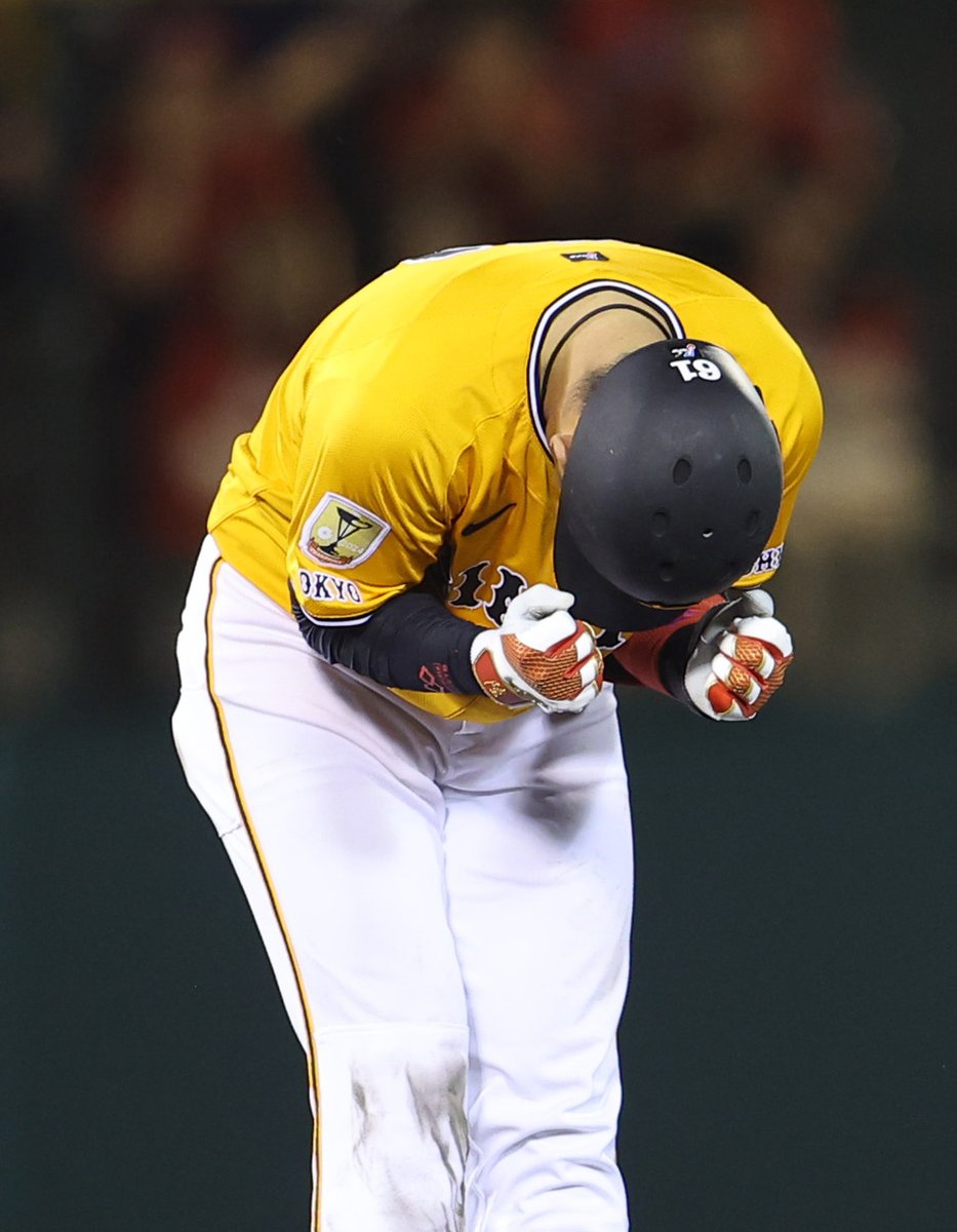 sanspo_giants's tweet photo. 【🔥#熱闘撮って出し🔥】　
#増田陸 選手は初回先頭弾に続き七回にも適時二塁打で渾身のガッツポーズ。今日もド根性を見せました🔥（撮影・萩原悠久人）

#ジャイアンツ #giants #巨人 #サンスポ https://t.co/UmKCvXhDj9