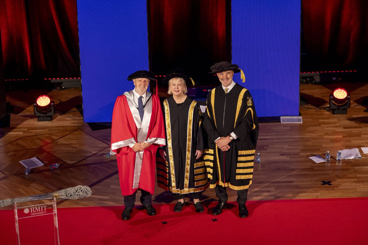 Rosemary Morris-Castico 🇦🇺 (@ausembesp) on Twitter photo 🎓 La universidad 🇦🇺 <a href="/RMIT/">RMIT University</a> ha otorgado el doctorado honoris causa al ecólogo urbano 🇪🇸 Salvador Rueda por su contribución global al diseño urbano sostenible. Celebramos este reconocimiento y el papel de <a href="/RMITEurope/">RMIT Europe</a> en conectar el conocimiento y la innovación 🇪🇺🇦🇺 desde Barcelona. 🎓 La universidad 🇦🇺 <a href="/RMIT/">RMIT University</a> ha otorgado el doctorado honoris causa al ecólogo urbano 🇪🇸 Salvador Rueda por su contribución global al diseño urbano sostenible. Celebramos este reconocimiento y el papel de <a href="/RMITEurope/">RMIT Europe</a> en conectar el conocimiento y la innovación 🇪🇺🇦🇺 desde Barcelona.