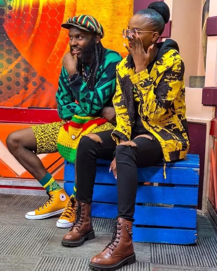 KamemeTvKenya's tweet photo. Umuthi ni muthenya wa Wagwan Wednesday thiini wa Ririmbuka!!!
Tuguthakire ruriku rwa reggae??
#CiaReggae
#Ririmbuka
#KamemeTv https://t.co/Ej1xLsKqMF