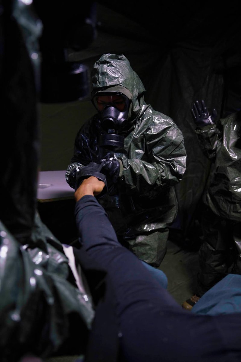 RegimentMedical's tweet image. 🔹 Formation UMDA – Être prêt face au risque NRBC 🔹
Les auxiliaires sanitaires du régiment médical se forment au montage et à l’installation des matériels essentiels à la mise en œuvre des UMDA (unités médicales de décontamination des armées
#RMED #PeuxTuLeFaire