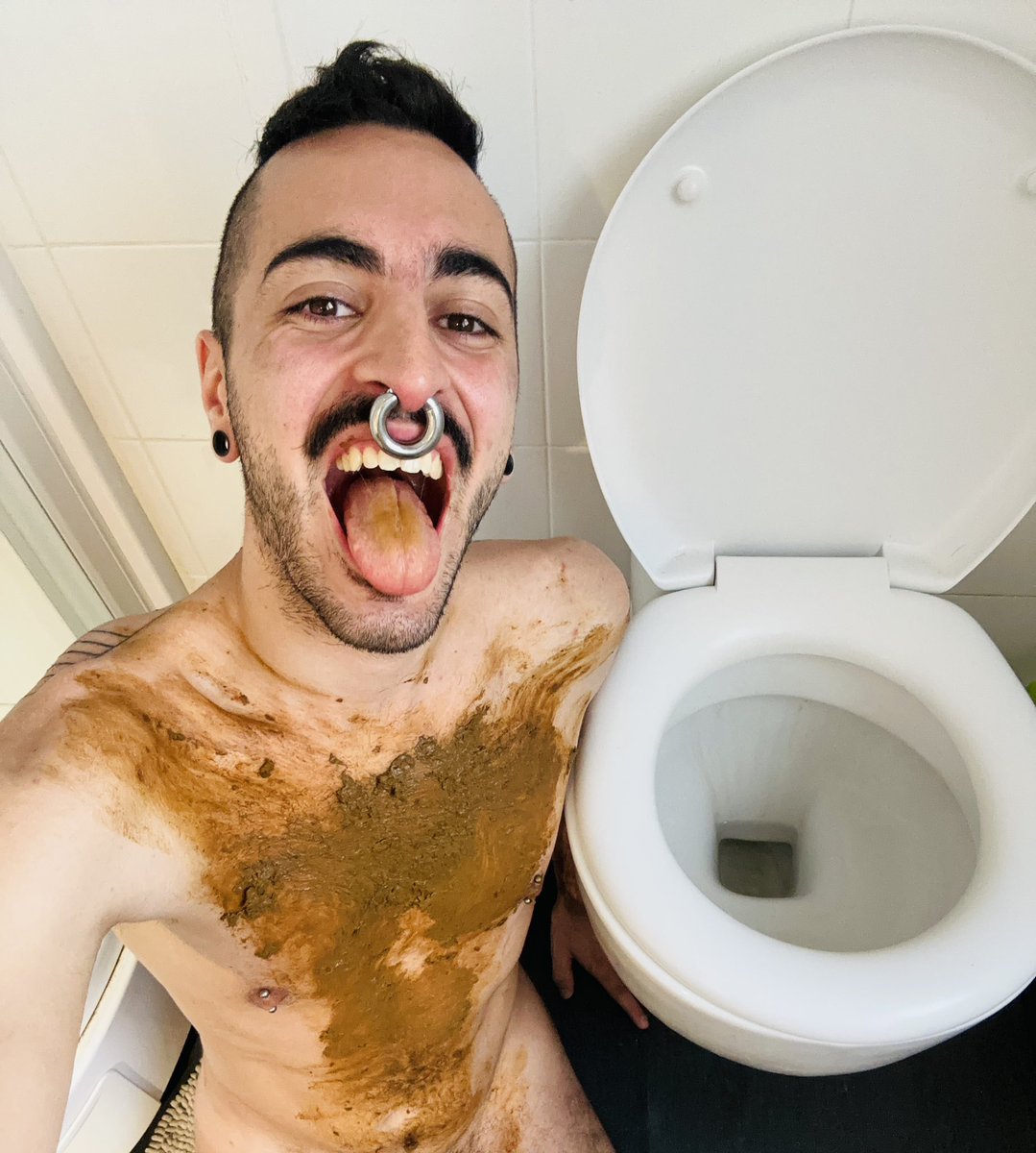 Which toilet do you choose, left or right?🐷 💩😈