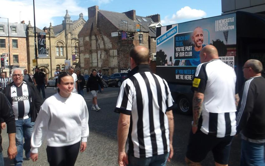 AdsDirectLtd's tweet image. We just love spreading awareness for #charities Check out our stunning #digivan display at a recent @NUFC match for our client @NU_Foundation Email for info re- our full and half season media packages- digivan@adsdirect.org.uk #dooh #adverts #design #print #promotionalmerchandise