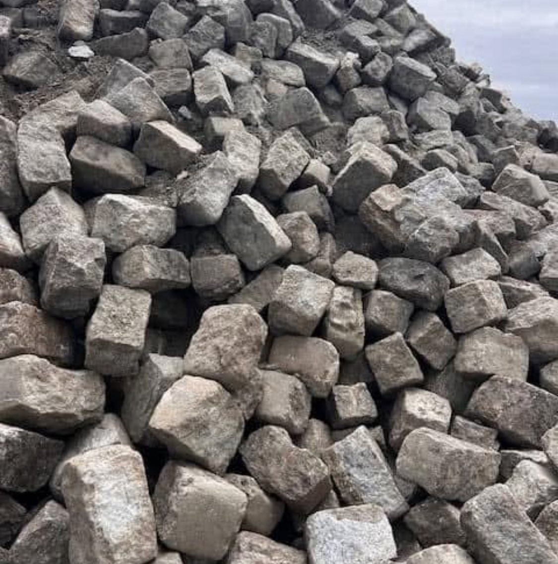 OLDENEGRANITE's tweet image. "Add a little history to your hardscape".
Our entire inventory is always reclaimed and made in the USA.
oldenewenglandgranite.com 

#GraniteSuperstore #Antiquegranite #reclaimedgranite #GraniteGallery #granitesuppliers