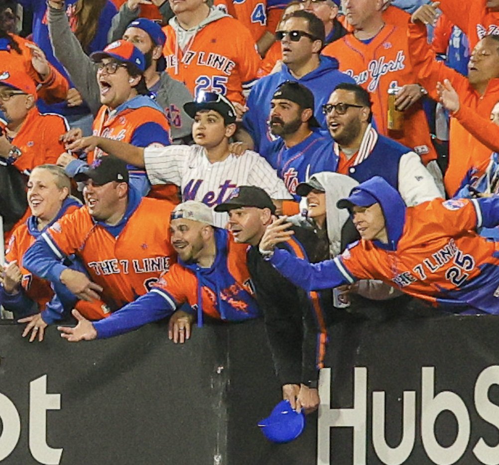 The7Line's tweet photo. Juan Soto's 2 run double that was inches from clearing the fence. These reactions are great. 

📸: Keith Terra 
https://t.co/HlaA3TMGX6 https://t.co/Rage13zHaI