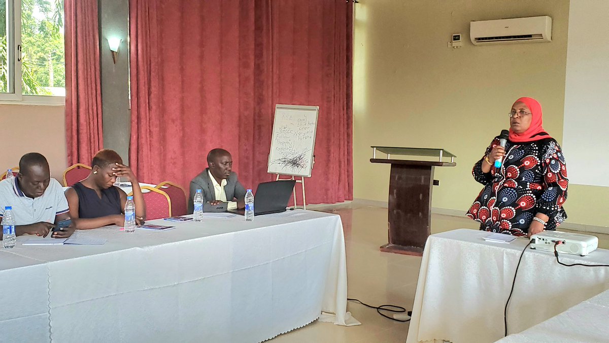 The Mayor Mbale City His Worship Cassim Namugali giving opening remarks during the Media Engagement in Mbale City today.

#EndAIDS2030Ug
