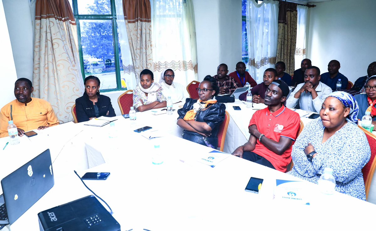 Nyanza District (@nyanzadistrict) on Twitter photo Umuyobozi wâAkarere wungirije ushinzwe imibereho myiza yâabaturage <a href="/NadineKayites/">NadineK</a>, yitabiriye inama ngarukamwaka yateguwe ku bufatanye na <a href="/ImroRwanda/">IMRO-Rwanda</a>, igamije kurwanya no gukumira ubwandu bushya bwa HIV/AIDS nâihezwa mu byiciro byugarijwe kurusha ibindi. <a href="/P_Kajyambere/">Kajyambere Patrick</a> Umuyobozi wâAkarere wungirije ushinzwe imibereho myiza yâabaturage <a href="/NadineKayites/">NadineK</a>, yitabiriye inama ngarukamwaka yateguwe ku bufatanye na <a href="/ImroRwanda/">IMRO-Rwanda</a>, igamije kurwanya no gukumira ubwandu bushya bwa HIV/AIDS nâihezwa mu byiciro byugarijwe kurusha ibindi. <a href="/P_Kajyambere/">Kajyambere Patrick</a>