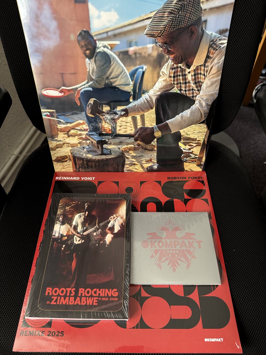 Berthold Seliger (@bertholdseliger) on Twitter photo Manchmal ist Mittwoch Musiktag…
😎❤️
(das Cover ohne Schrift ist das großartige Album von Chaka Chawasarika bei <a href="/NyegeNyegeFest/">Nyege Nyege 10th anniversary</a>)
<a href="/analogafrica/">AnalogAfrica</a> Manchmal ist Mittwoch Musiktag…
😎❤️
(das Cover ohne Schrift ist das großartige Album von Chaka Chawasarika bei <a href="/NyegeNyegeFest/">Nyege Nyege 10th anniversary</a>)
<a href="/analogafrica/">AnalogAfrica</a>
