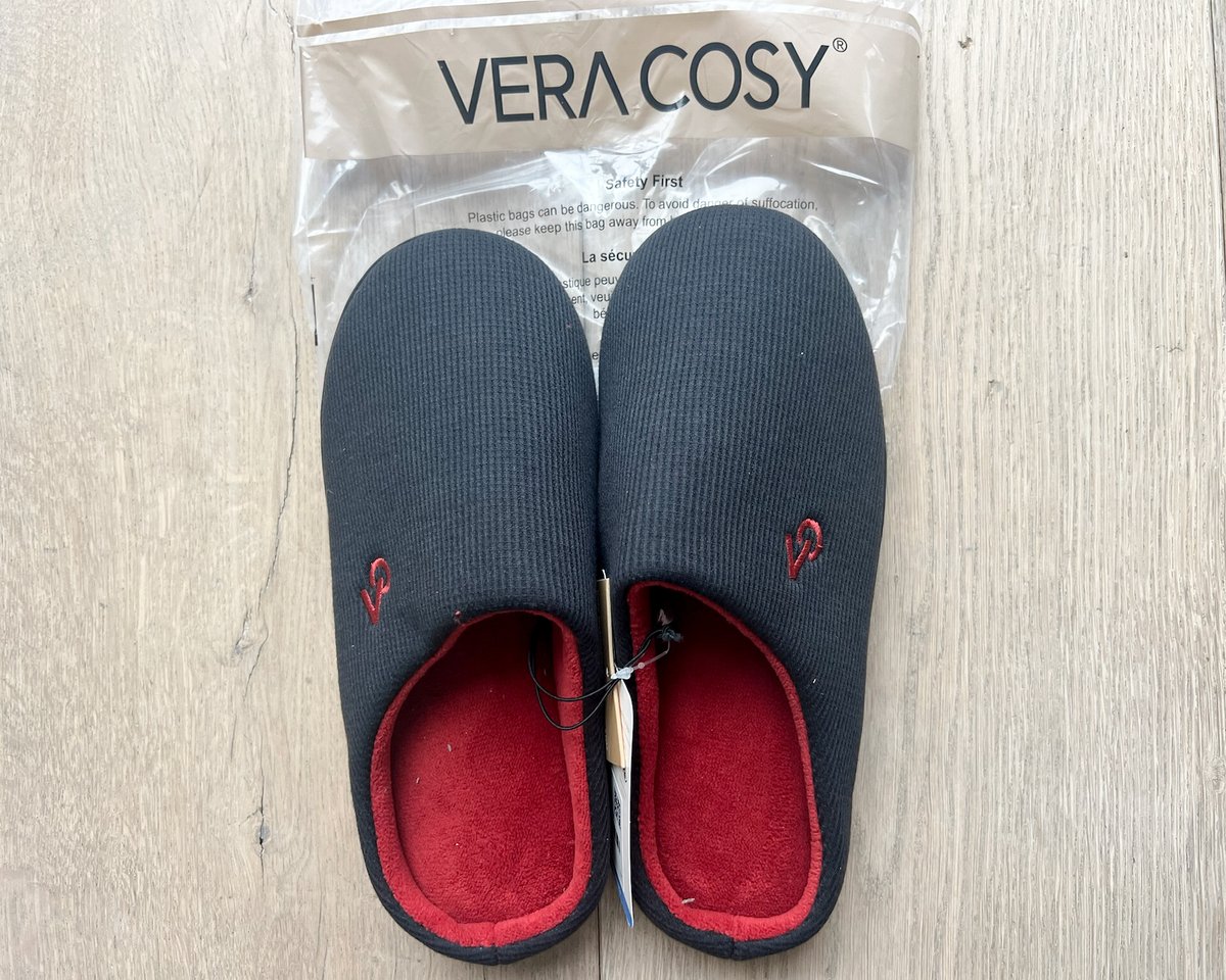 BubblyMoments's tweet image. 🥿 Comfort in every step! These two-tone memory foam slippers are soft, cozy, and stylish enough to wear all day 🛋️

🛍️ Shop here: amzlink.to/az0gxUSpd9yNL

#ComfyStyle #MemoryFoamSlippers #HouseEssentials #StayCozy #FootwearFaves