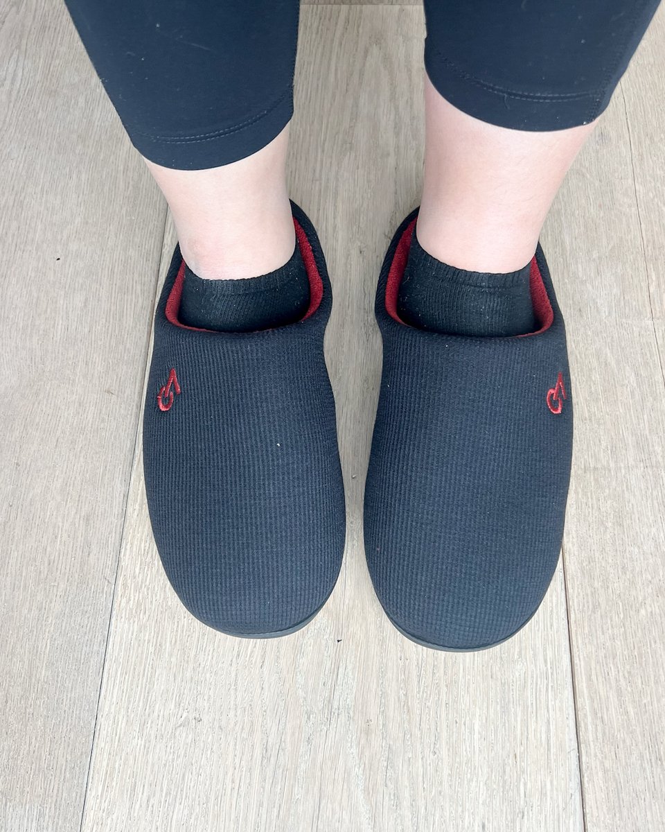 BubblyMoments's tweet image. 🥿 Comfort in every step! These two-tone memory foam slippers are soft, cozy, and stylish enough to wear all day 🛋️

🛍️ Shop here: amzlink.to/az0gxUSpd9yNL

#ComfyStyle #MemoryFoamSlippers #HouseEssentials #StayCozy #FootwearFaves